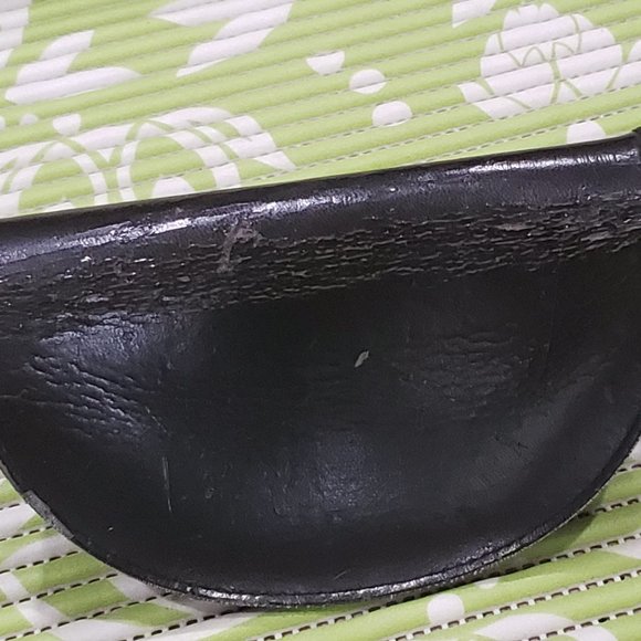 Men's Gucci Sunglasses. - Picture 9 of 10